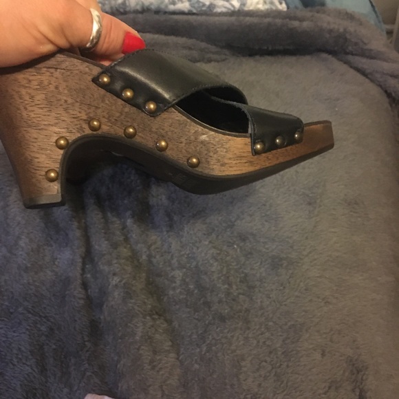 sandals - Picture 3 of 3